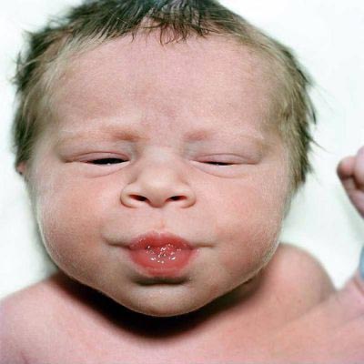 解读新生宝宝的30个奇趣表情