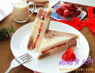 宝宝最爱的营养早餐&mdash;&mdash;草莓鸡蛋三明治