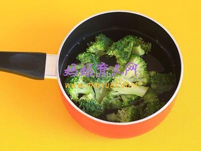 6-8个月宝宝食谱&mdash;&mdash;花菜奶香土豆泥