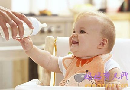 宝宝辅食是自制的好还是买现成的好?