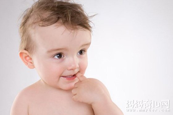 宝宝爱吃手千万别阻止 了解原因正确对待