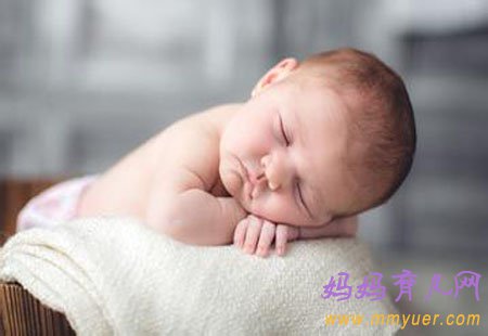 宝宝睡觉时为什么总是翻白眼 新生儿翻白眼正常吗?