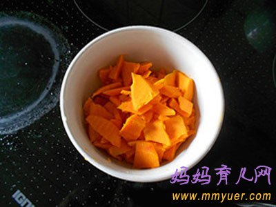 1-3岁宝宝食谱——美味南瓜饼的做法步骤(附图)