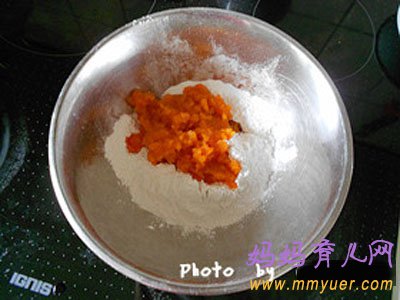 1-3岁宝宝食谱——美味南瓜饼的做法步骤(附图)