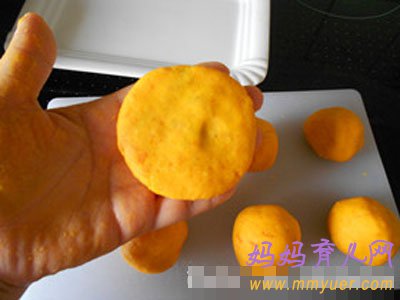 1-3岁宝宝食谱——美味南瓜饼的做法步骤(附图)