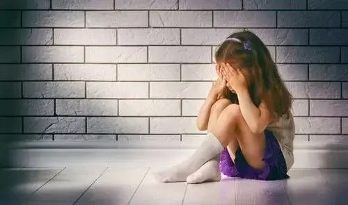 怎样消除小孩的恐惧心理 教你5个方法克服儿童恐惧症