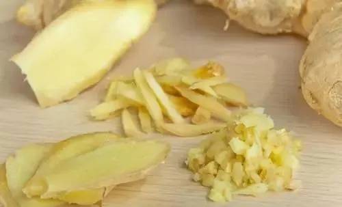 生姜治便秘的方法,生姜五分钟治便秘靠谱吗?