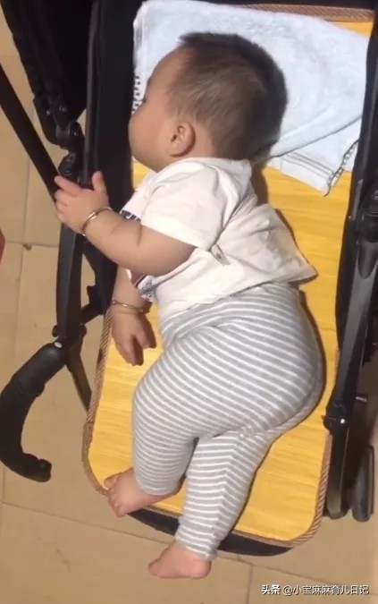 孩子睡姿显示智商和性格,这一种睡姿,说明娃性格好、大脑发育好