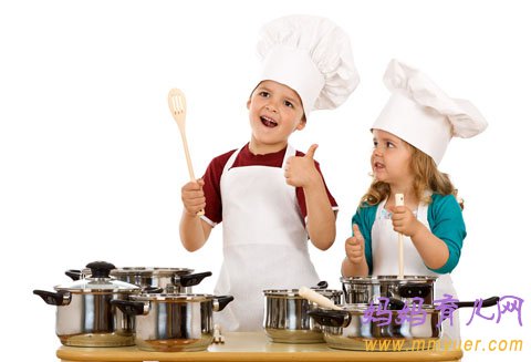 &ldquo;厨房育儿&rdquo;是最时髦的休闲活动 孩子学做饭的好处逐个数