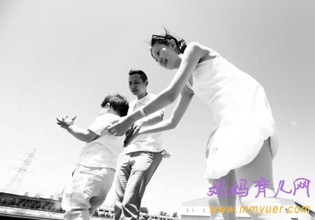 史上最有创意的亲子照拍照技巧 怎么拍怎么美!