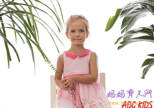 超自然的儿童拍照姿势 没有一点POSS&ldquo;嫌疑&rdquo;