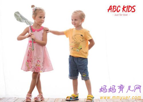 超自然的儿童拍照姿势 没有一点POSS&ldquo;嫌疑&rdquo;