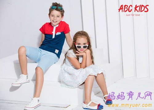 超自然的儿童拍照姿势 没有一点POSS&ldquo;嫌疑&rdquo;