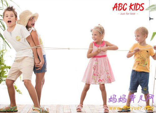 超自然的儿童拍照姿势 没有一点POSS&ldquo;嫌疑&rdquo;